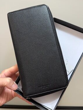 Michael Kors Black Leather Zip Wallet